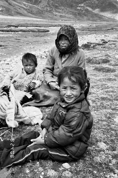B&W-Smiling child with Mom.jpg